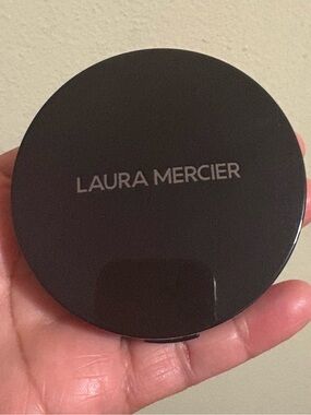 laura mercier SMOOTH FINISH FOUNDATION POWDER Brand New Never Used.